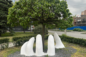 Памятник "Рука жизни"